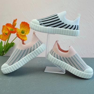 China Lightweight Flight Knitted Sports Sports Shoes Hot Selling Men Shoes Cheapest Low Price Kids Sports Shoes for sale