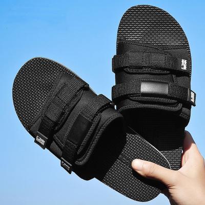 China Lightweight Korean Style Buckle Sandals For Men 2020 New Outdoor Shoes Men Summer Leisure Sports Breathable Beach Sandals for sale