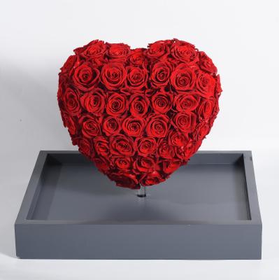 China Environment Friendly & Fashionable Artificial Flowers Acrylic Box Heart Shaped Preserved Roses For Events Decoration Festival Gifts for sale