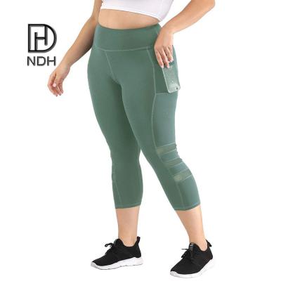 China Breathable Well Selling Products With Recycle Nylon Promotion High Quality Nylon Capris With Pockets Sports Capris for sale