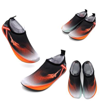 China Fluorescent black style men's original design anti-skid sports water shoes high quality quick-drying swimming shoes for sale