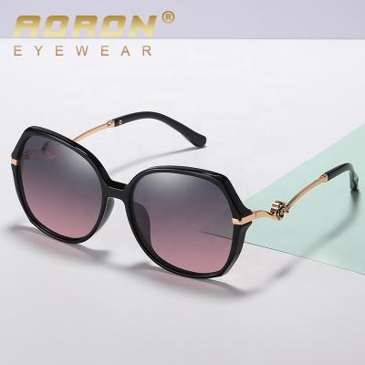 China Fashion Sunglasses 2022 New Trend Resin Photochromic Lens Polarized Sunglasses PC Frames Women Fashion Square Luxury Shades for sale