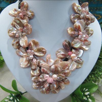 China Factory Price Fashionable Handmade Shell Flower Necklace for sale