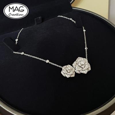 China Romantic Elegant Charm Necklace 18k White Gold Necklace With 2 Diamond Roses Design Pendant for sale