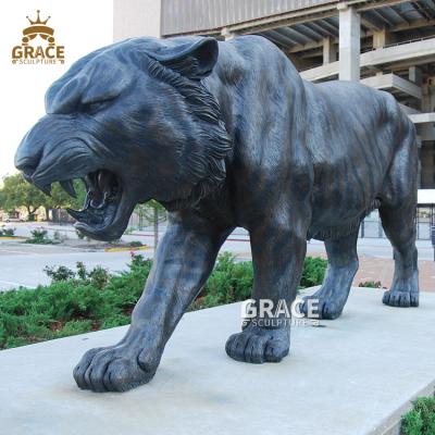 China Life Size Sculpture Bronze Tiger Statue In Traditional Outdoor Garden for sale