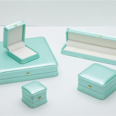 China Factory Supplies Wholesale Green Custom Luxury Leather Jewelry Box Set With Stamping Logo For Jewelery for sale