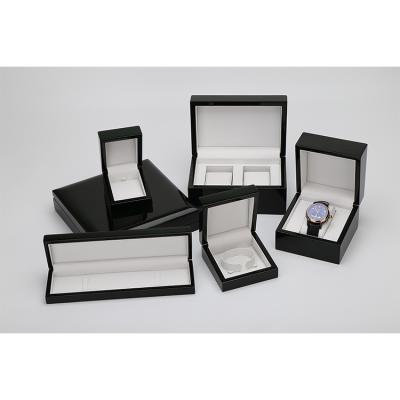 China Luxury Custom Logo Lacquered Watch Jewelry Packaging Wooden Box for sale