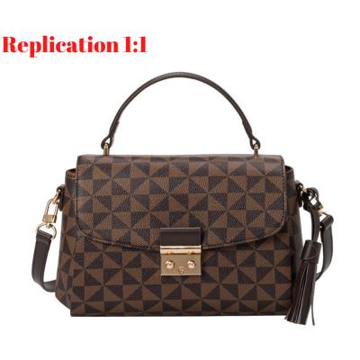 China 2023 High Quality Folded Bolsas Ladies Leather Messenger Bags and Designer Purses Famous Brands Luxury Women Handbags for sale