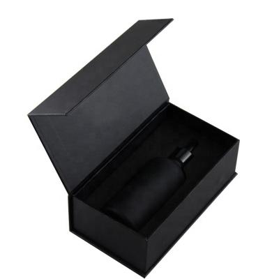 China Recycled Materials Customized Gift Perfume Bottles Paper Packaging Black Magnetic Gift Box for sale