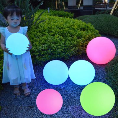 China Modern Colorful Led Floating Ball Light Swimming Pool Ball Light With Inductive Fill Light for sale