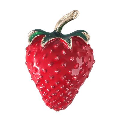 China 2021 Fashion Gift Strawberry Brooch Shaped Metal Enamel Badge Pin For Friends for sale