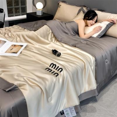 Chine Couverture de soie lavée de luxe pour mariage, quatre pièces et trois pièces pour un sommeil confortable. à vendre