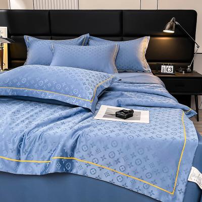 China Comfortable and Breathable 200TC Satin Jacquard Quilt Set for Cool Summer Nights for sale