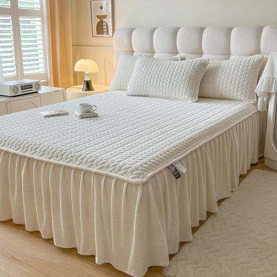 China Single Bed Coral Velvet Bedspread with Lace Padding Anti-Static Cotton Flannel Bed Skirt for sale