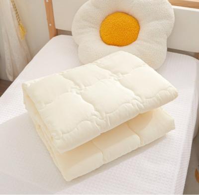 China Summer Comfort Washable Quilt Gentle Cotton Fill for Baby-Soft Feel in Baby Care Room for sale