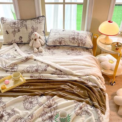 China Thickened Warm Winter Quilt 4-piece Set Lamb Fleece and Milk Fleece Plush Bed Covers for sale