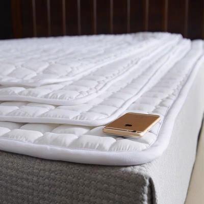 China Non-Slip Mattress Protector for Hotel Simple and Fashionable Design Machine Washable for sale