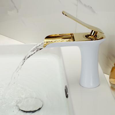 Κίνα Single Handle Basin Mixer Tap Cold And Hot Water Bathroom Faucets Metered Basin Faucet προς πώληση