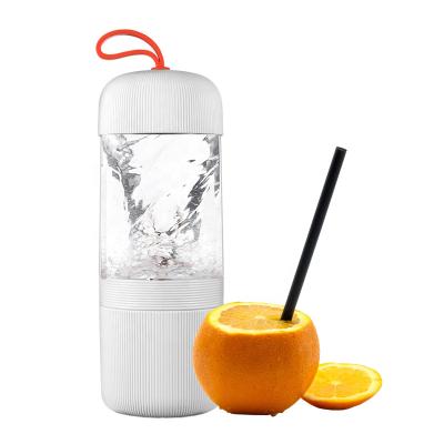 China Amazon Hot Selling Car Cyclone Bottle Blender Juicer with 4 BPA Free Blades for Home and Travel for sale