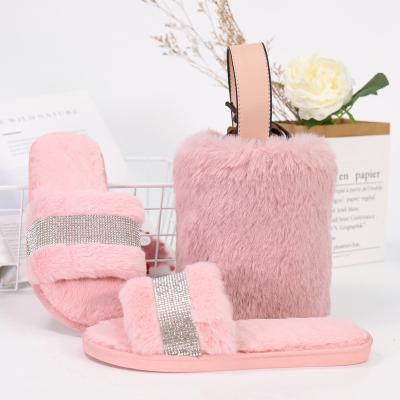 China 2021 New Arrival Fashion Luxury Fur Bedroom Slippers High Quality And Furry Designer Drawstring Bucket Handbags Plush Purse for sale