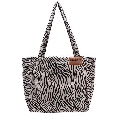 China Fashion Design Leopard Print Large Capacity Canvas Foldable Tote Bag for sale