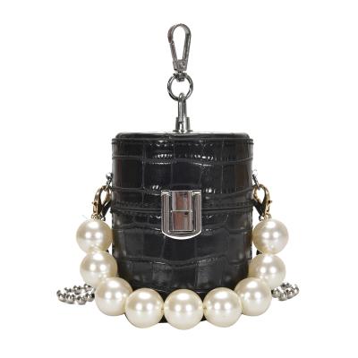 China Fashion New Small Mini Woman Pearl Chain Shoulder Bucket Bag for sale