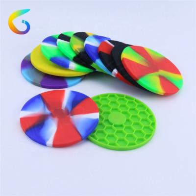 China NO-Stick Silicone Mat Accessories Silicone Smoking Pot Holder Around Extra Thick Honeycomb Pattern Silicone Tripod Mat for sale