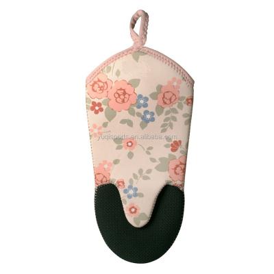 China Custom Printed Neoprene Printed Kitchen Oven Mitts for sale