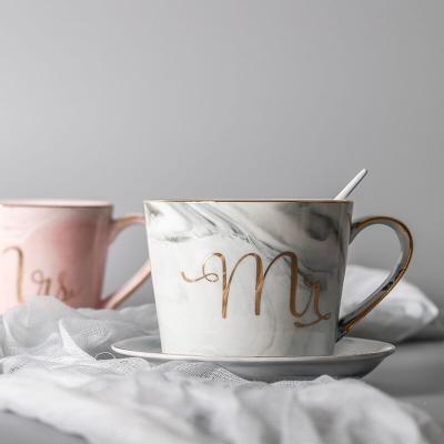 China Wholesale Cheap Gift Stocked Custom Mugs Ceramic Mug With Lid And Marble Spoon Gold Line Mr And Mrs Mug Set for sale