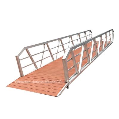 中国 Certified Aluminum Pontoon Wpc Decking Floating Walkway 販売のため