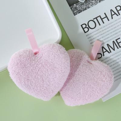 China Portable New Arrival Heart Shape Face Face Sponge Pink Detergent Cleaning Facial Sponge for sale