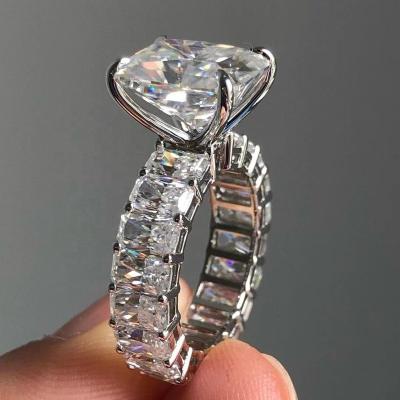 China 10K Solid Gold Luxury Romantic 23ct Emerald Cut Radiant Cut Moissanite GRA Certified Diamond Band Ring for sale