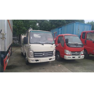 China Filling LPG Gas Cylinders 4x2 6Wheeler 2000 Liters Water Tanker Trucks For Sale for sale