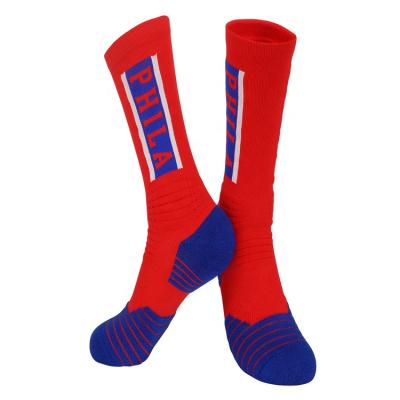 China Breathable new red and blue color mid cut basketball socks are comfortable and soft sports basketball socks for sale