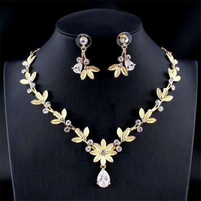 China Simple Cheap Bridal Crown Earring Necklace Wedding Clover Jewelry Set Set Wedding Choker Jewelry Set for sale