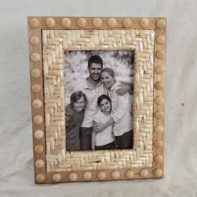 China Hot Selling Customized Eco-friendly Nordic Style Picture Frame With Clip For Family Photos for sale