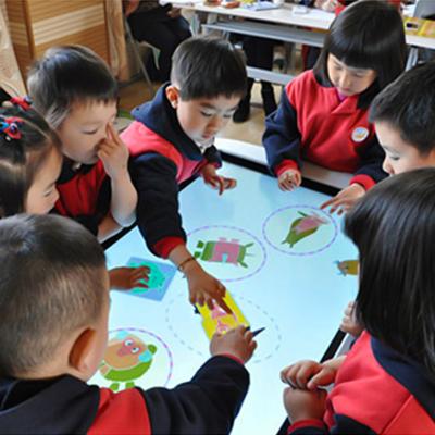 China Interaktiver Touchscreen Kaffeetafel Kinder spielen Spiel für die Schule zu verkaufen