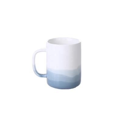 China Durable Porcelain 425ml Capacity Ceramic Durable Mug With Lid Blue And White Color Shiny Luster Color Modern Mug For Wide Application for sale