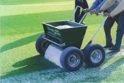 China Small Hand-push Sand Infill Machine To Artificial Grass for sale