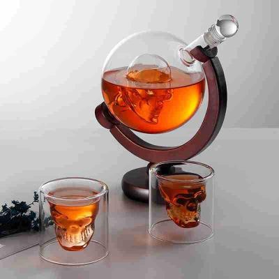 China Crystal Wine Glass Bottle Skull Skull Whiskey Decanter Spherical Glass Wine Decanter Bottle Set for sale