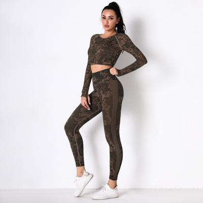 China Breathable Yoga Clothes High Waist Seamless Buttocks Exercise Fitness Suit Sexy Yoga Suit Women Activewear Two Piece Set for sale