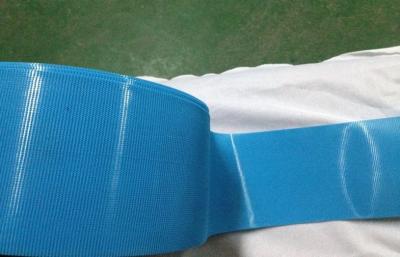 Cina Gancio blu e ciclo molli flessibili resistenti autoadesivi per abbigliamento in vendita