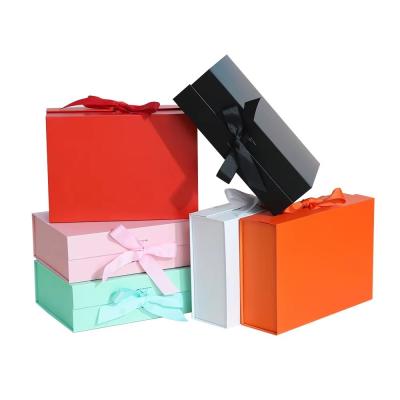 China Customized Printed Magnetic Folding Closure Luxury Eco Friendly Gift Box for sale