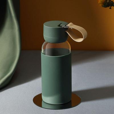 Κίνα 400ml BPA-free Drinking Insulated Glass Water Bottle with Silicone Sleeve προς πώληση