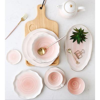 China 2019 Newest European Style Porcelain Dinnerware Set With Gold Rim for sale