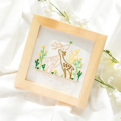 China Goods Wholesale Handmade Giraffe Decoration Craft Sewing DIY Hobby Embroidery Kit With Wooden Embroidery Hoop for sale