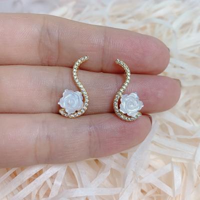 China 2020 fashion jewelry women luxury wholesale FASHIONABLE flower shell pearl zircon earrings stud earrings girls for sale