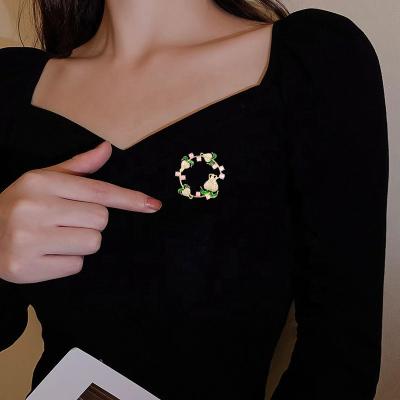 China Fashionable colorful elegant chic garland of dress decoration Zircon brooch flower female metal brooch for sale