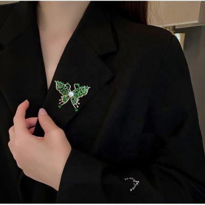 China Dress Decoration New Fashion CZ Diamante Inlaid Unique Butterfly Brooch Green Zircon Jewelry Woman Charm Brooches for sale