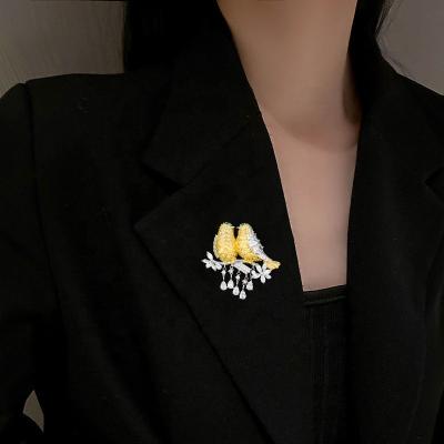 China Trendy Jewelry Color Zirconium Copper Alloy Stainless Steel Brooch Lovebirdswaterproof Luxury Jewelry for sale